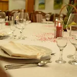 Damis Пале