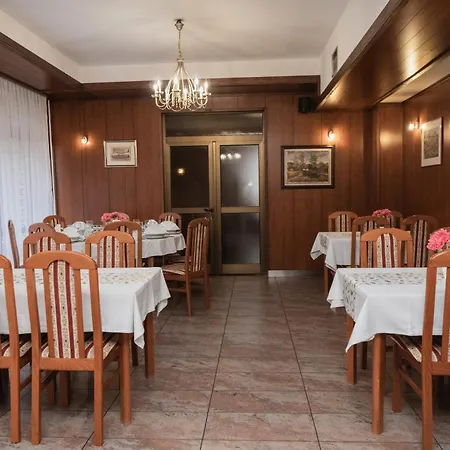Hotel Damis Pale