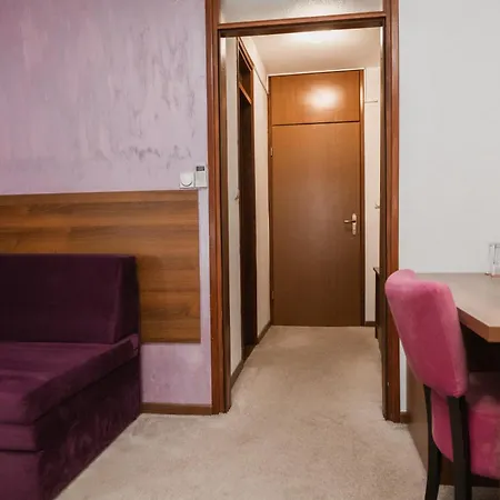 Damis Hotel